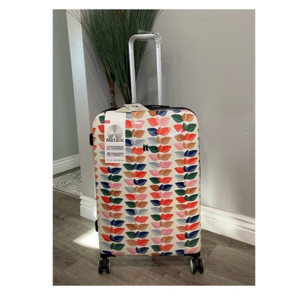 IT Luggage, Suitcase, Travel Bag - 24”